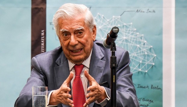  Vargas Llosa dice que credenciales de Vizcarra “son bastante buenas”