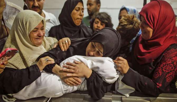  Duelo en Gaza: Los palestinos sepultan a sus muertos abatidos por Israel