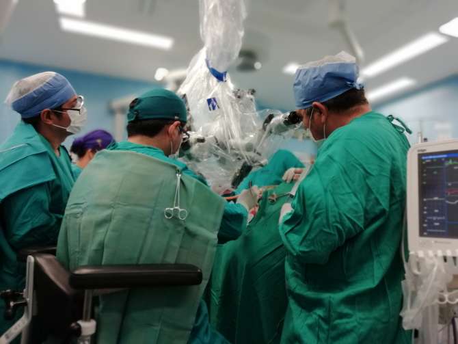  Realizan con éxito primera operación de aneurisma cerebral en San Martín