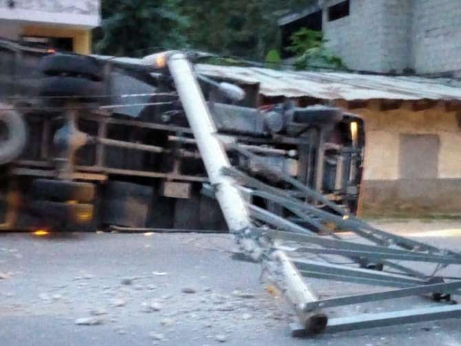  Camión cafetero provoca interrupción de  servicio eléctrico en Pedro Ruiz – Amazonas