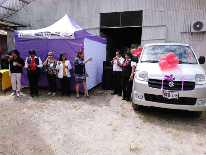  Donan vehículo para campañas de lucha contra el VIH