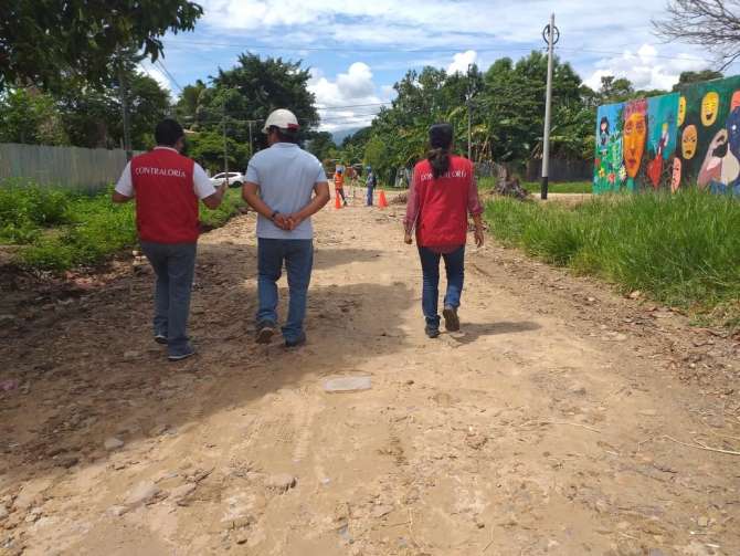  Contraloría detecta deficiencias en expediente de obra vial en Morales
