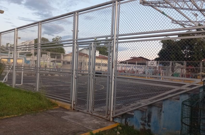  Polideportivo de la urbanización Los Jardines para cerrado los fines de semana