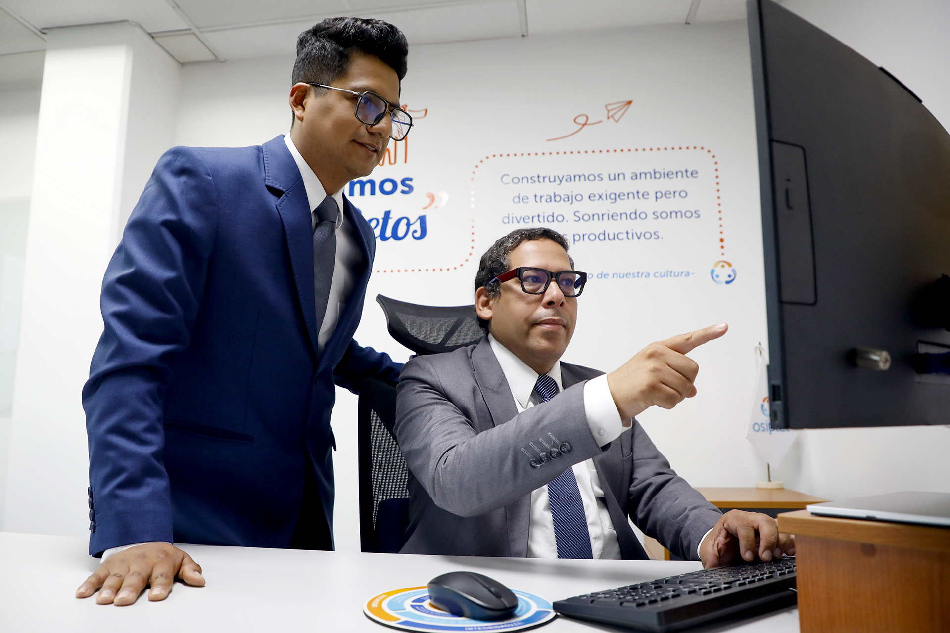 El 98 % de egresados del programa de extensión universitaria del OSIPTEL se mantiene activo en el mercado laboral