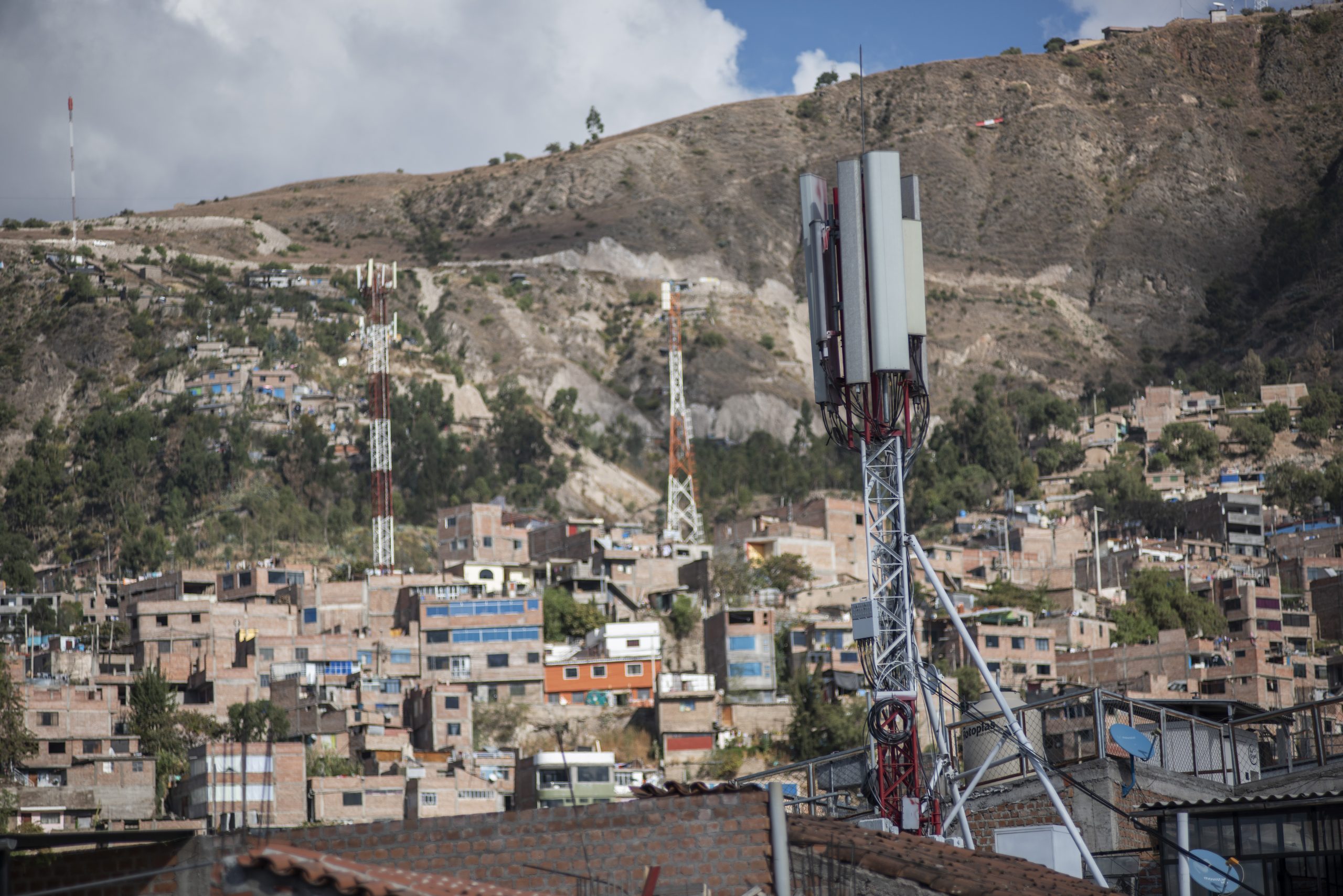 Ingresos por servicios públicos de telecomunicaciones sigue en aumento: en siete años creció cerca de 13 %