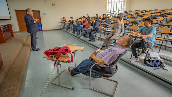 adre ejemplar con discapacidad severa viaja cada semana de Chanchamayo a Lima para estudiar en San Marcos