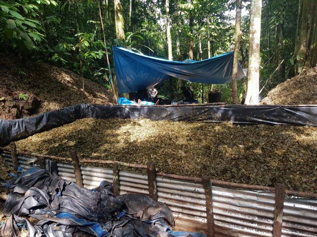PNP destruye laboratorio rústico inactivo de procesamiento de droga en Tocache