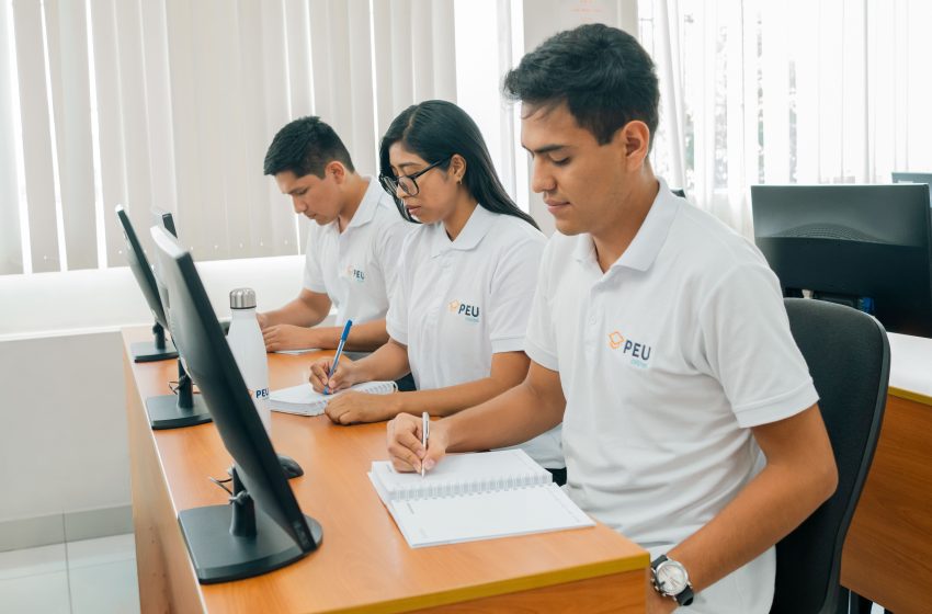  Hasta el 31 de octubre estudiantes de Derecho, Economía e Ingeniería pueden postular a una las 60 becas del PEU OSIPTEL